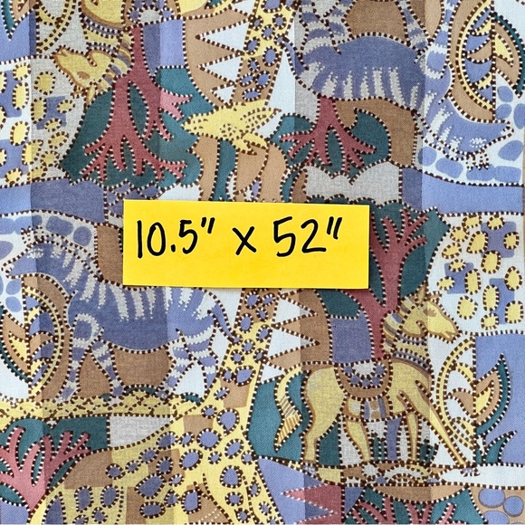 Flora and Fauna Scarf - Picture 4 of 7